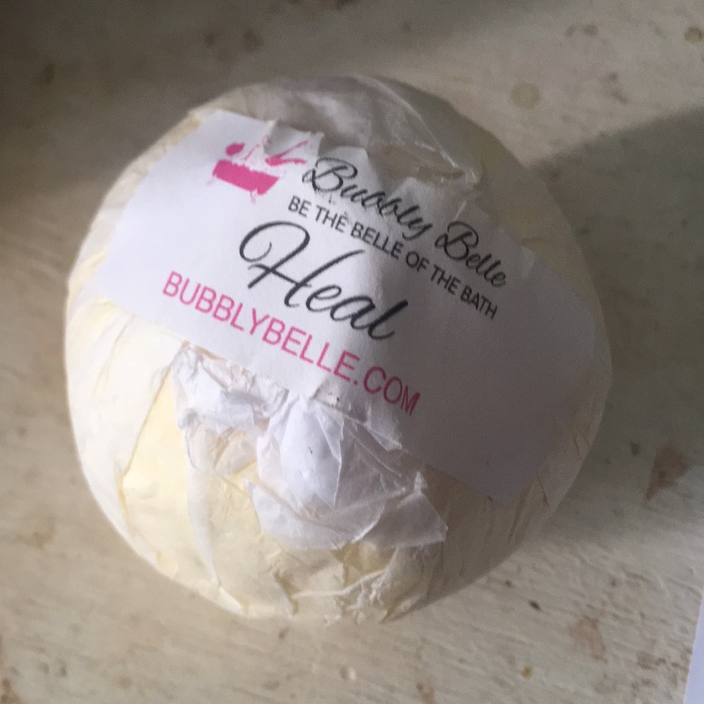 Bubbly belle bath bomb